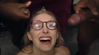 Alexa Grace ρουφάει πούτσα