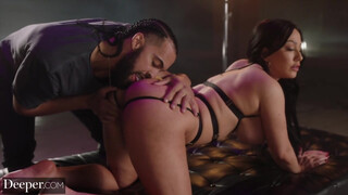 Deeper - Στην Jennifer White αρέσει το πονηρό σεξ
