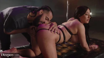 Deeper - Στην Jennifer White αρέσει το πονηρό σεξ