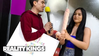 REALITY KINGS - Alexis Doll παίρνει ένα μεγάλο δονητή