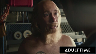 ADULT TIME - Vicki Chase γαμάει έναν ηλικιωμένο άνδρα
