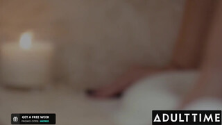 ADULT TIME - Η Jenna Sativa και η Haley Reed γλείφουν η μία την άλλη