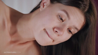 ULTRAFILMS - Καταπληκτικά μοντέλα Evelin Elle και Amelia Riven γλείφουν η μία την άλλη σε διαφορετικές στάσεις
