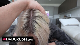 Dad Crush - Όμορφη έφηβη τσούλα Britt Blair ρουφάει και κάνει σεξ με τον πατριό της για να πάρει το αυτοκίνητό του