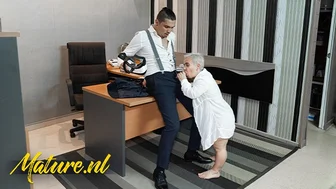 Ώριμος νάνος Σάρα. Ένα στον αέρα που περιποιήθηκε ο Toyboy Cris Angelo