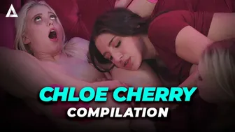 Σκίνι ξανθιά Chloe Cherry λεσβιακή επιλογή με φλογερά τρίποντα